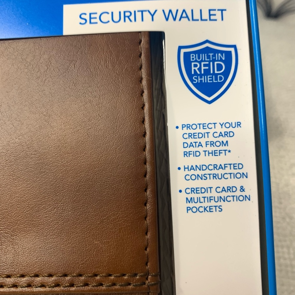 Columbia Men’s Wallet RFID Theft. Brown-Tan color - Picture 8 of 11